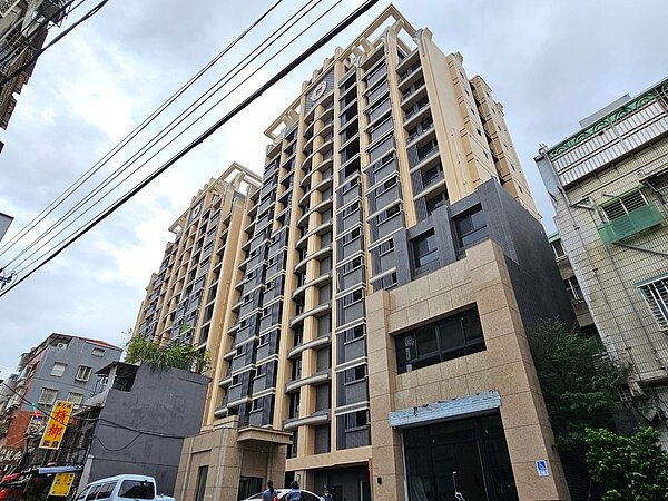 三重同安街上的簡易都更完工案。圖／新北市都更處提供