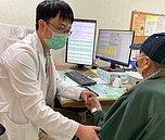 貨車司機洗澡感覺不到水溫　竟是急性梗塞腦中風