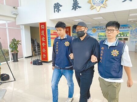 台虎精釀啤酒創辦人吳祖倫(中)因持有大麻等毒品,15日遭新北市刑警大隊逮捕送辦,吳坦承吸食,訊後依毒品罪移送台北地檢署。(高鈞麟攝)※禁止酒駕,飲酒過量有害健康