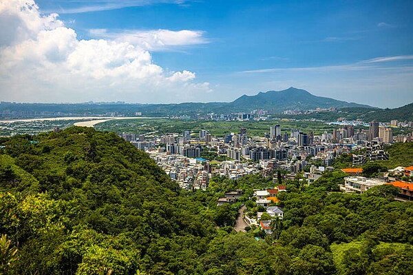 北市府修正台北市都市更新自治條例,針對山限區都更鬆綁,議會法規會初審通過。圖/台北市更新處提供