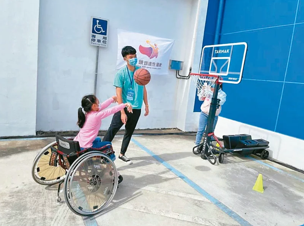 特教學生有不同需求,新北市依照學生別情況,提供不同的適應體育課程。圖/新北市教育局提供