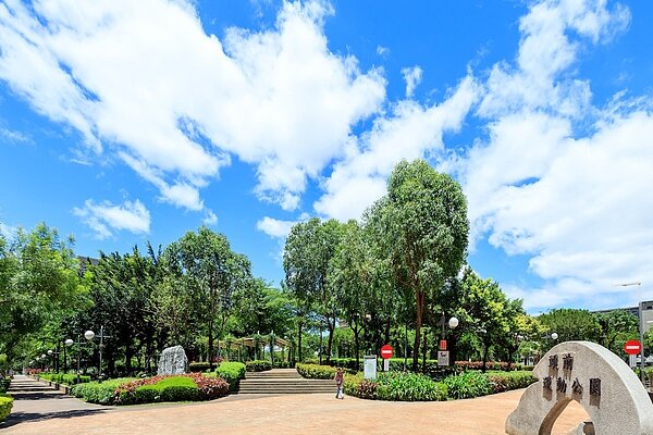 頭前重劃區周邊有萬坪頭前運動公園,生活機能到位,居住環境佳。圖/現場提供
