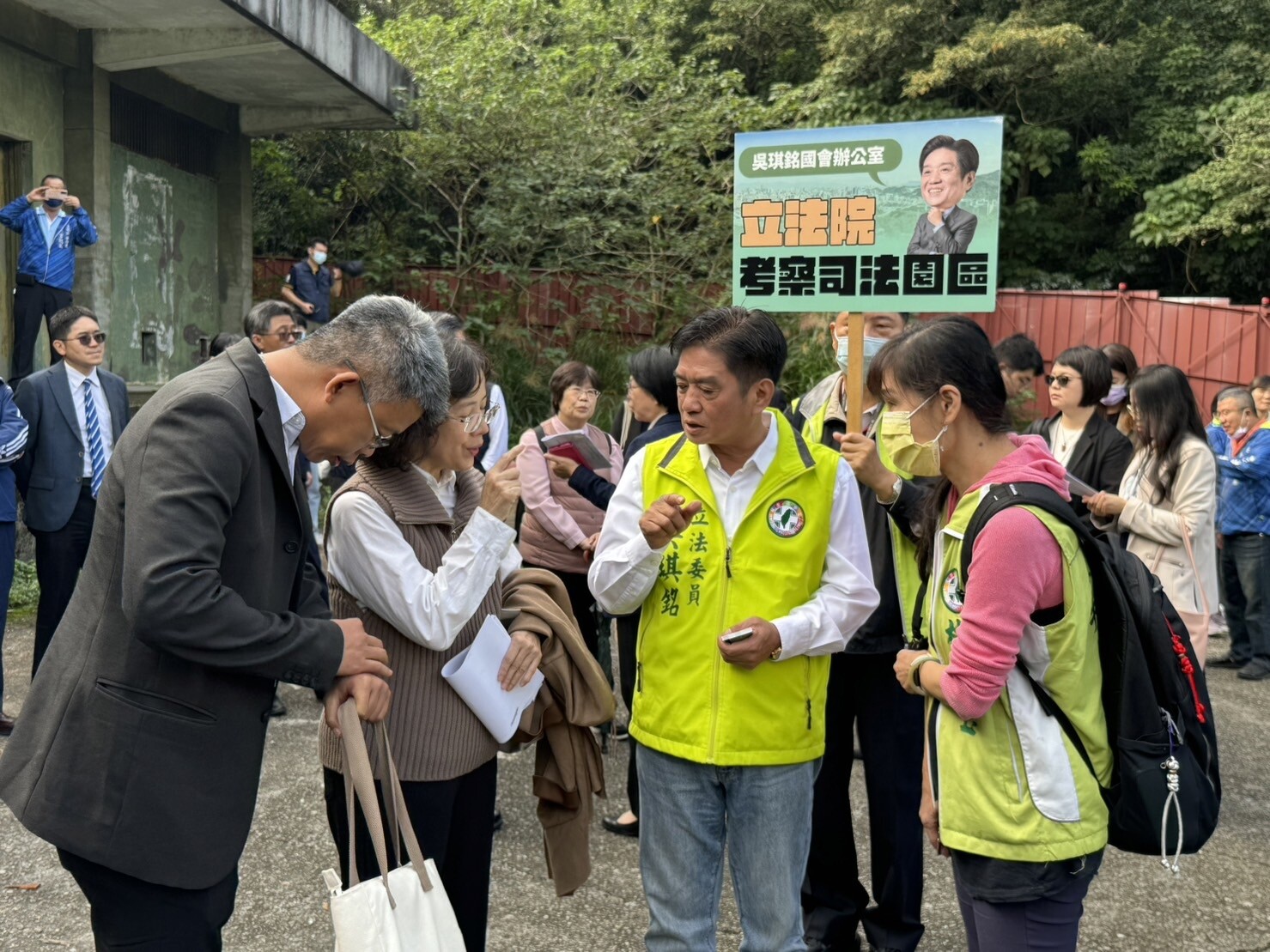 吳琪銘至土城彈藥庫現址會勘。記者李定宇／攝影 