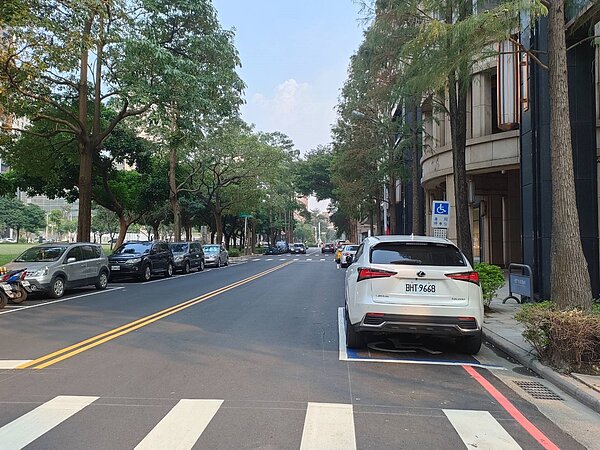 中市府採漸進式收費管理提高停車格周轉率。圖/台中市府提供