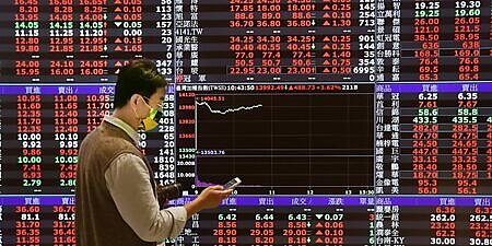 台股第四季傳統旺季、總統大選等題材助陣,預料近期有機會延續反彈,成長型族群可望相對受惠。圖∕本報資料照片