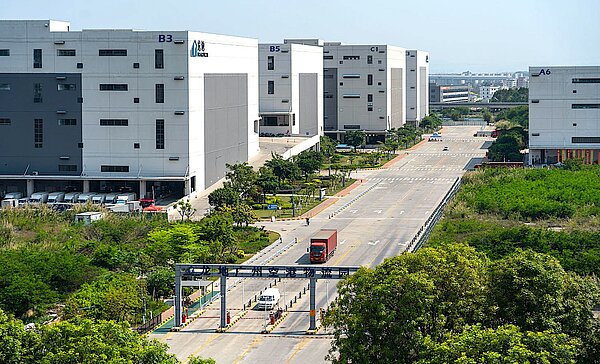 百仕通準備出售中國11個物流園區,其中規模最大的是龍地廣州空港物流園區。(圖/擷取自龍地廣州空港物流園區官網)