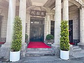 摔破國寶圖檔外流　監院糾正故宮