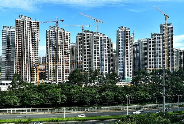 廈門發布房市新政，廈門買房全面取消限購。圖為福建省廈門市建設中的樓盤。圖／中新社