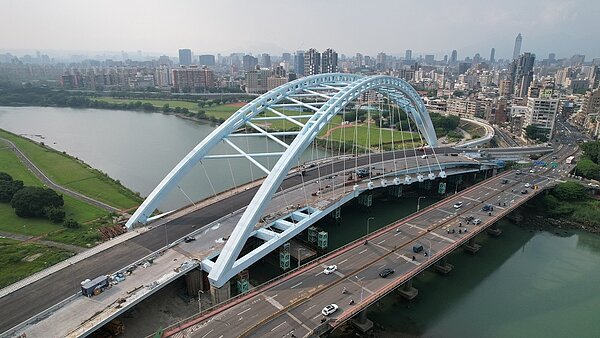 中正橋台北往新北方向車輛，11月18日中午起，都改道行駛新橋。圖／台北市工務局新建工程處提供