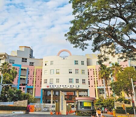 高雄巿新上國小校長王彥運用創新思維,使新上翻轉為明星學校。(王莫昀攝)