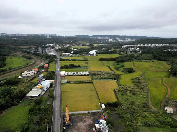 新竹市政府透過不定期空拍攝影及遠端制高點監視器等科技利器,掌握轄內是否有露天燃燒等違法情形。圖/竹市府提供