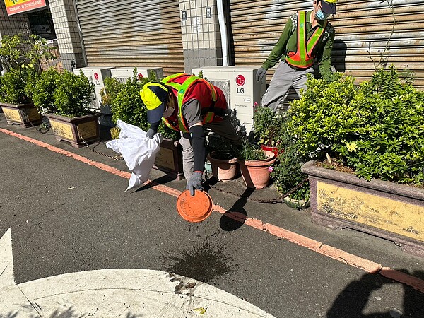 登革熱孳生源清除。示意圖/台中市府提供