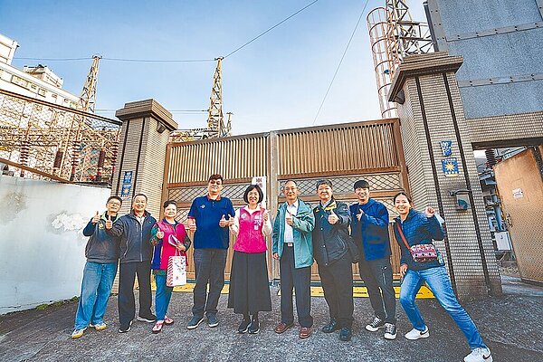 立法委員蘇巧慧（左五）17日邀集台電、台北捷運局及區公所相關人員，針對「西盛變電所室內化工程」舉辦協調會。圖／蘇巧慧辦公室提供