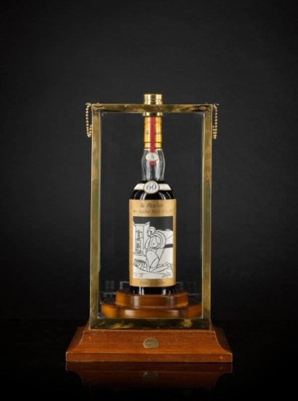 蘇富比拍賣行18日在英國倫敦拍賣會以218萬7500英鎊（約台幣8662萬元）的天價，拍出一瓶被他們譽為「最受歡迎蘇格蘭威士忌」的麥卡倫單一麥芽威士忌「麥卡倫1926」，打破瓶裝烈酒和葡萄酒拍賣紀錄。圖／取自蘇富比