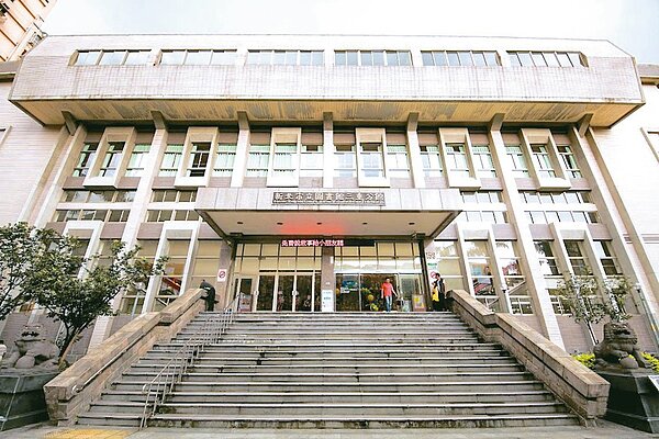 新北市立圖書館三重分館使用近半世紀,文化局預計投入30億打造未來新世代圖書館,卻發現67年前向地主購地未辦過戶。圖/新北文化局提供