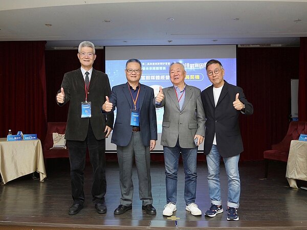 第二屆「真善美新聞研習營」延續慣例,在首日前往東森集團參訪見習後,這兩天將透過多場論壇、演講與座談,與國內外堅強師資分享交流。