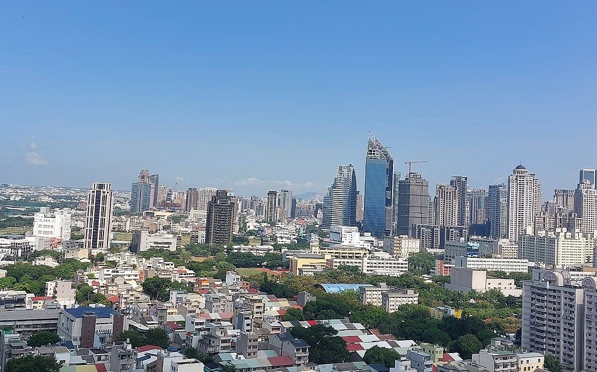 央行再管制房市?他揭「最有可能手段」:降溫非壞事 受打炒房影響,購屋猶豫期上升,以台中來說,豪宅市場受到央行嚴苛管制,總價4千萬以上貸款最高成數僅有4成,大大降低頂尖客層購買意願。圖/好房網News記者林和謙/攝