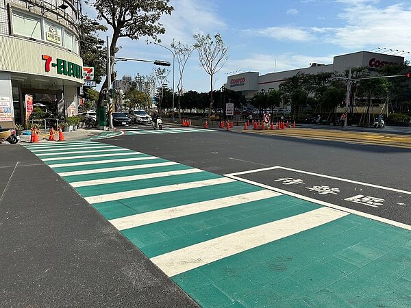 綠色行穿線。圖／高雄市交通局提供