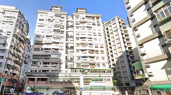 林口老大樓「跳漲」創社區新高價!在地專家:不合理、但就這樣發生... 林口「安敦新世界」今年8月12樓成交單價47.8萬元,創社區新高價;李若田說,這成交價確實不太合理,但它就是這樣發生了。圖/google map