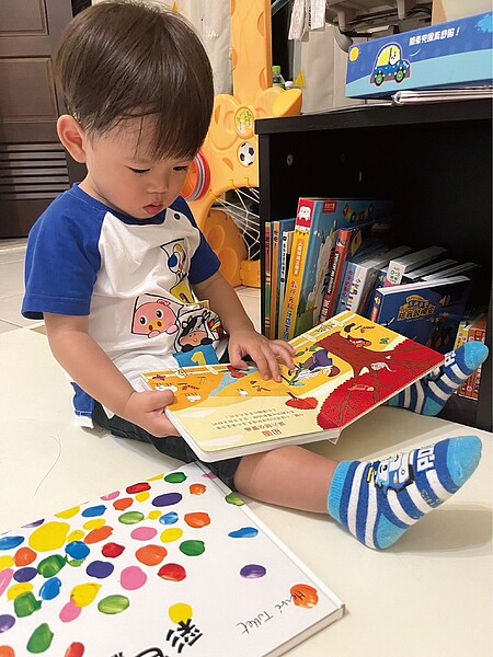 台中市立圖書館今年12月1日至明年2月29日止,推出「陪寶貝一起愛閱讀」活動。圖/台中市政府提供