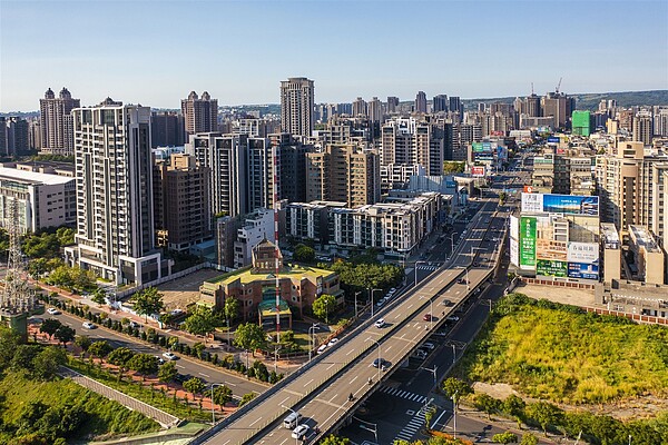 新竹房市2個世界!「這族群」加速繳款 40年房貸「2類人」最愛 竹縣優良公寓大廈評選12/1開跑,最高獎金7萬元。圖/新竹縣府提供
