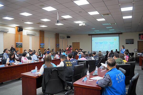 新竹縣政府今(22)日召開「新竹縣高中規劃藍圖記者會」,正式對外說明高中規劃四種方案。圖/新竹縣政府提供