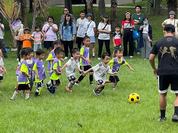 新北市112年幼兒足球聯賽歡迎全家總動員為小選手加油。圖／新北市體育總會