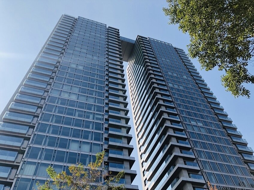 ▼由鉅建設推出不少指標豪宅,明年將前往太平區推案。(圖/<a href="https://house.ebc.net.tw/" target="_blank"><span style="color:#2980b9;">EBC地產王</span></a>張琬聆攝)