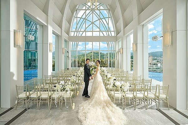 為擴大市占並搶頂級婚宴商機,漢來美食集團在台北漢來飯店營運120桌宴會廳,並打造「「天空森林」戶外禮堂。圖/漢來美食提供