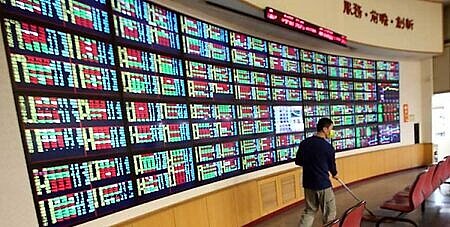 長線投資人看好台股中小型基金的強勁爆發力。圖∕本報資料照片