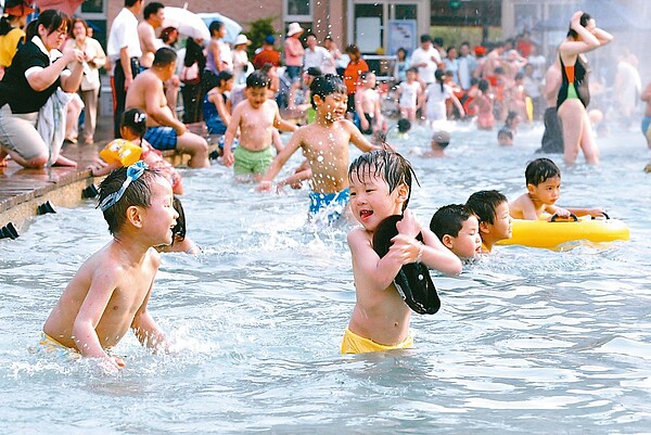 新北市現有7496家旅宿、美容美髮、游泳及娛樂等營業場所，衛生局每年稽查約1千家營業場所環境，近3年不合格率近2成。示意圖／聯合報系資料照