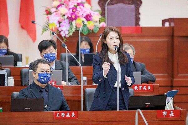 市長高虹安答詢坦言包租代管標案評選過程有瑕疵，將補正程序。圖／竹市府提供
