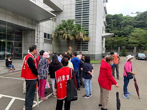 我愛劍潭里健行大步走