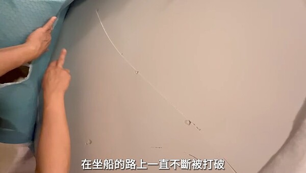 李蒨蓉為新家擺設「淘成精」 奶油侘寂風餐桌下單3次終送達 李蒨蓉下訂淘寶餐桌,卻因船運過程不斷破損,直到第三次才成功完好送達。圖/截自YouTube「李蒨蓉 Lee Chien Rong 」