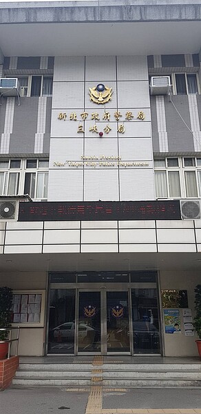 網路社群上傳少年酒醉在社區大廳脫衣手淫畫面，對此警方表示上傳者恐涉兒童及少年性剝削防制條例相關規定，另少年喝酒監護人也違法將開罰。記者曾伯愷／攝影 