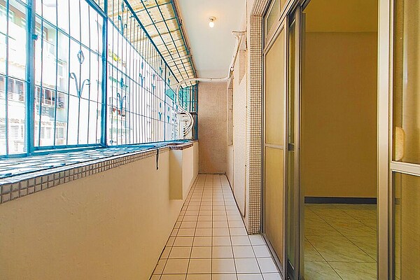 40年以上房屋可能漏登陽台面積坪數,即時補登屋主與房屋權益才有保障。(永慶房屋提供/王莫昀台北傳真)