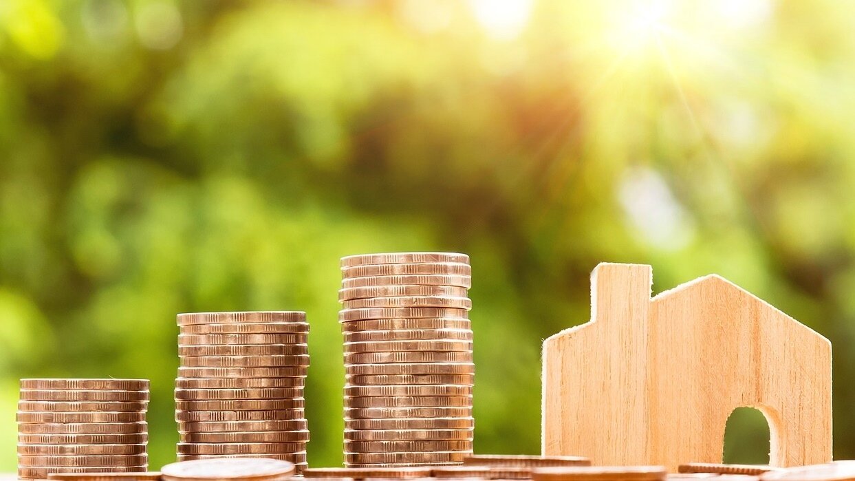 ▼多數網友都認為原PO太過心急,畢竟房價短短幾個月就上漲的情況太少見。(示意圖/<a href="https://pixabay.com/photos/money-home-coin-investment-2724245/"><span style="color:#000000;">pixabay</span></a>)