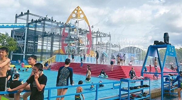 宜蘭冬山河親水公園是國際童玩節舉辦場地,每年夏天吸引超過40萬人次入場,其他10個多月卻只有不到20萬人次。圖/聯合報資料照片