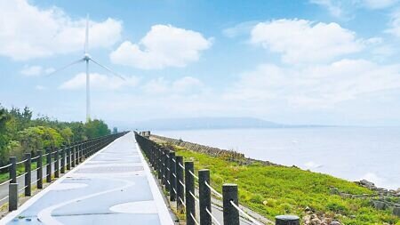 苗栗縣後龍鎮好望角風景區是縣內熱門觀光景點,並被列為縣定風景區。後龍鎮公所為提升觀光品質,投入800萬元改建景觀平台,預計2024年1月底竣工。(李京昇攝)