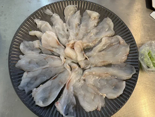 南投仁愛傳出食物中毒事件，一名洪姓男子將河豚料理成河豚魚肉湯及生魚片宴請親友，未料造成1死8送醫憾事。圖／民眾提供