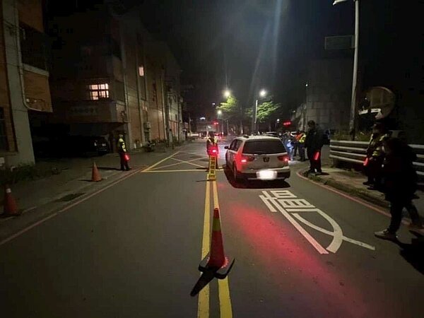 維護交通安全及環境安寧,竹市「警、環、監」三方聯合稽查噪音車輛。圖/新竹市警察局提供