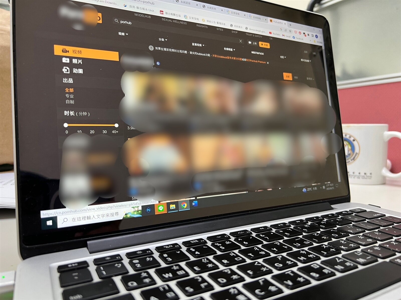 潘姓男子不滿李男在房間看A片不戴耳機,拿安全帽爆打,李男送醫後雖撿回一命,但3個月後仍死亡。潘男一二審均被依殺人未遂判刑5年6月。成人網站示意圖。記者張議晨/攝影