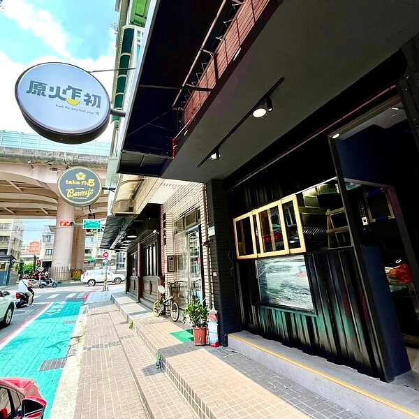 「原火乍初」忠孝店在臉書社團上貼出頂讓文。圖/取自原火乍初粉絲專頁