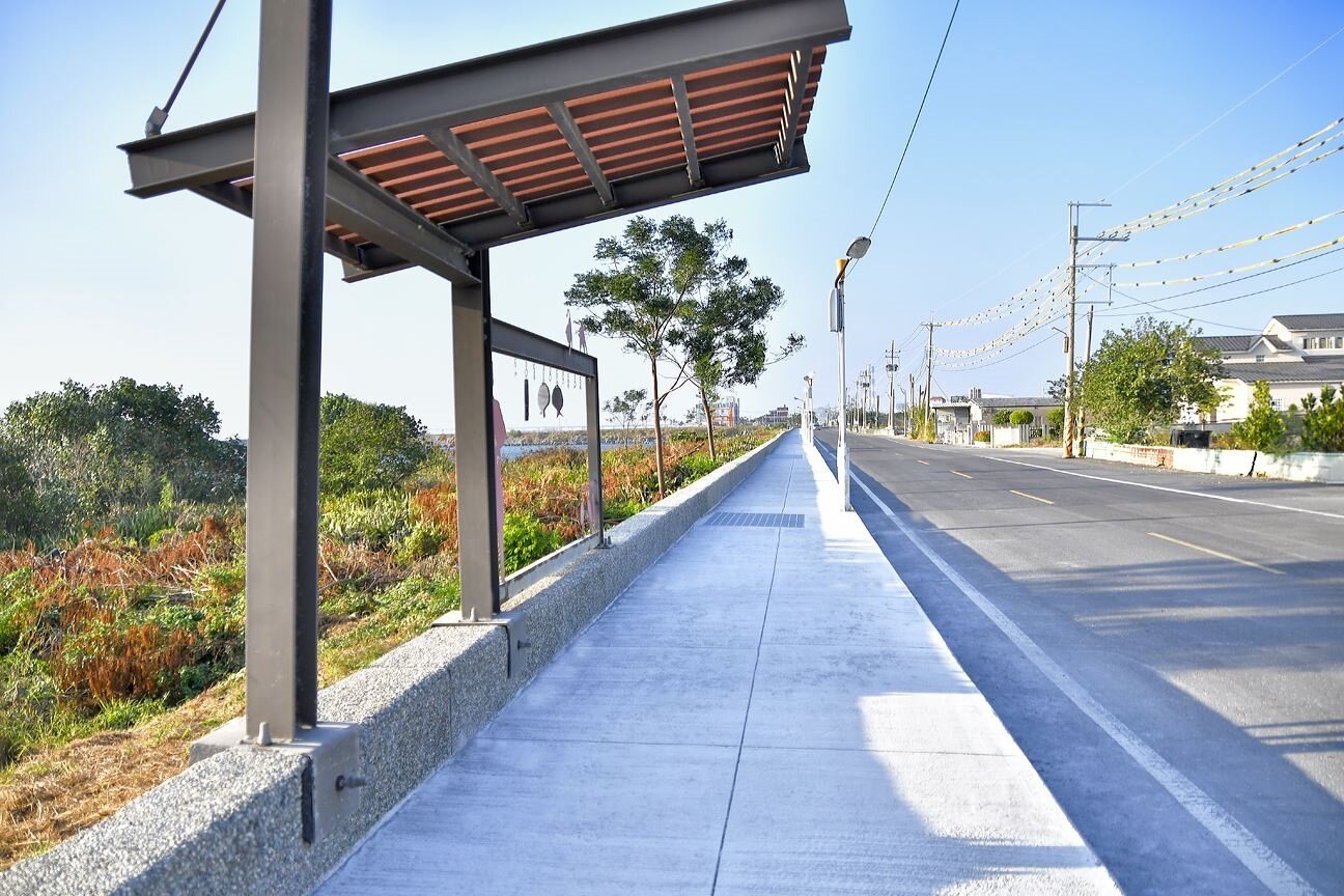 工務局道路養護工程處近期針對石斑路人行步道整修翻新。圖/高雄市工務局提供