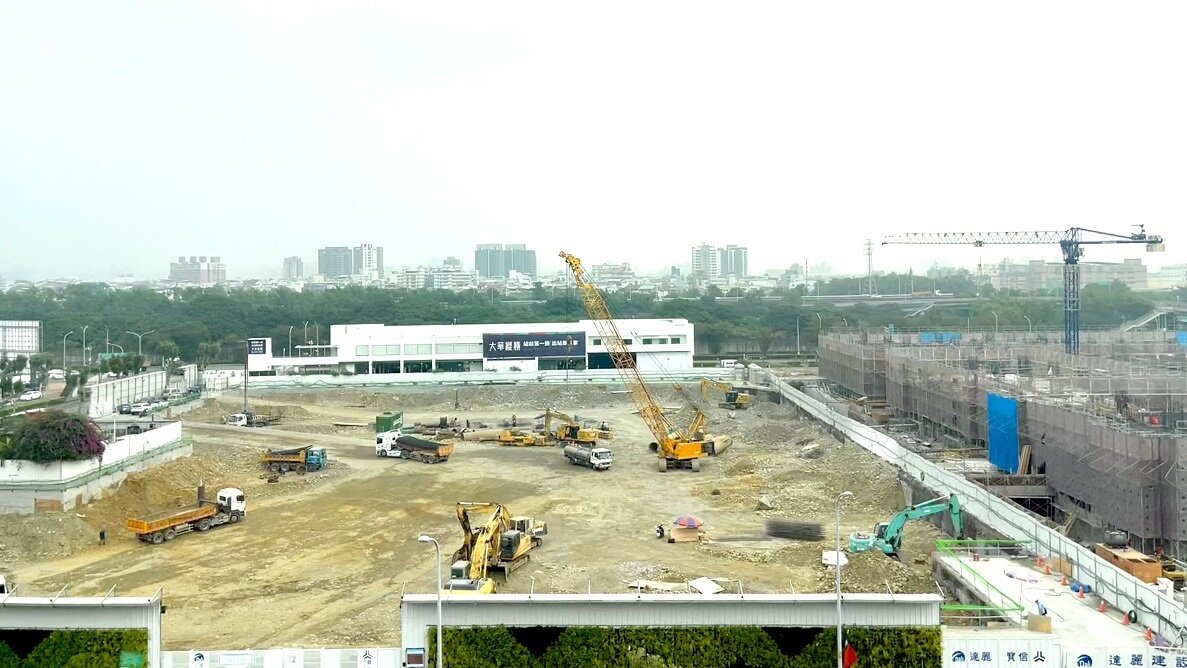 ▼達麗與白天鵝建設聯手標下的高鐵台中站前土地,溢價率、總價及單價皆是該區最高。(圖/<a href="https://house.ebc.net.tw/" data-cke-saved-href="https://house.ebc.net.tw/" target="_blank"><span style="color:#2980b9;">EBC地產王</span></a>張琬聆攝)