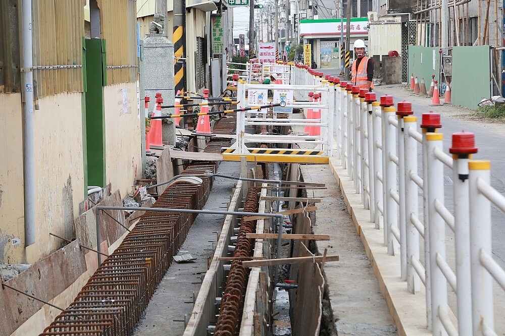 台南安定區新吉里社區因地勢低窪、排洪能力不足等，過去每逢豪大雨就易發生積淹水，市府投入預算2000萬加緊趕辦治水工程。圖／新聞及國際關係處提供