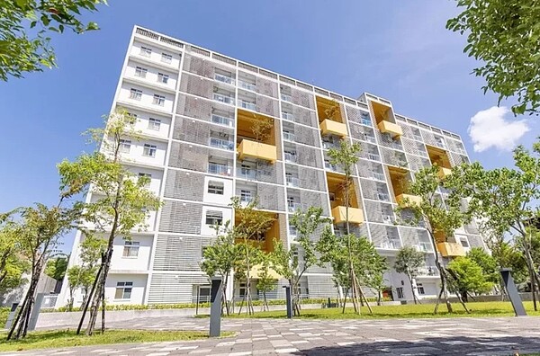 台中市社會住宅出租辦法經濟弱勢最多可住6年,與中央及其他五都社宅可住12年不同。圖/台中市政府提供
