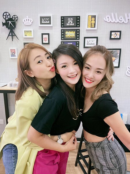 莊群施(左起)、王雪晶、邱燕妮。圖/截自臉書/莊群施