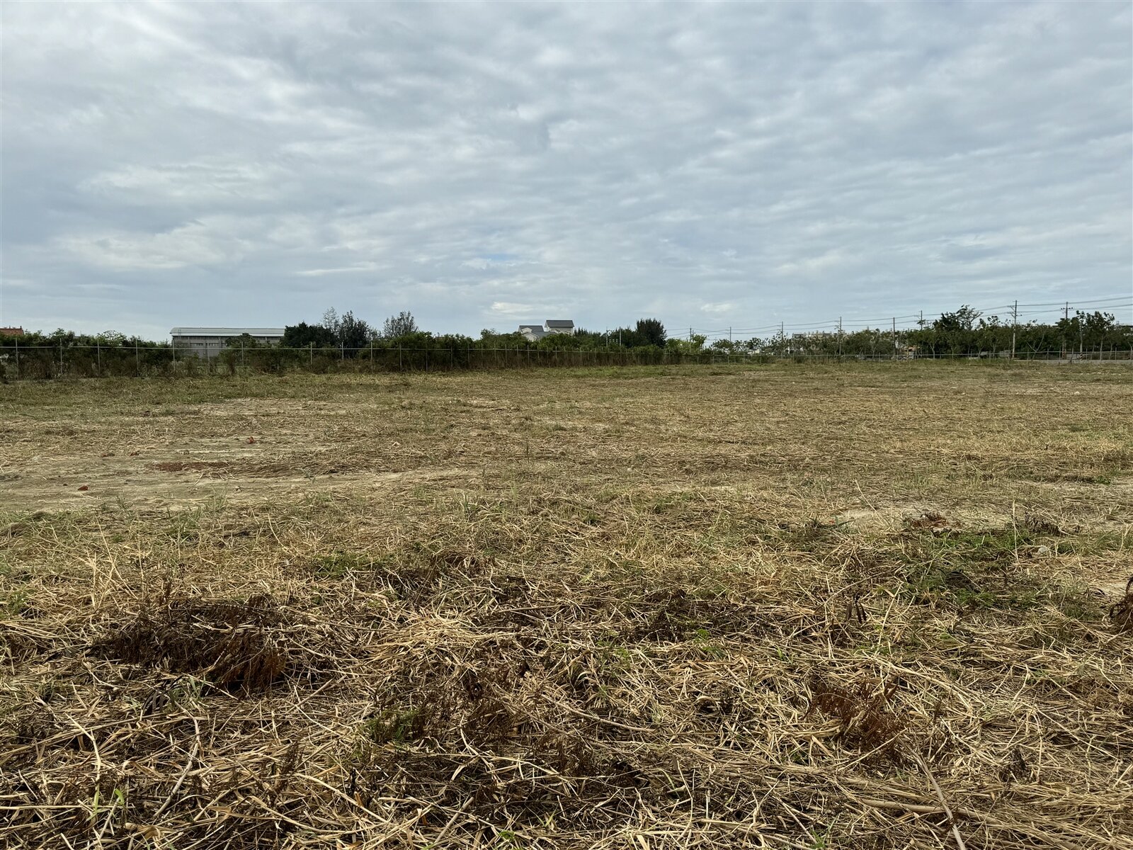 台南七股第一公墓2004年禁葬,在2021年遷葬完成,地方盼早日活化,轉型為運動休閒公園。記者莊曜聰/攝影