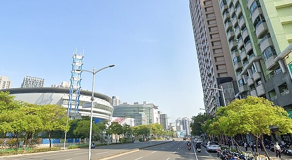 高雄「S科技廊道」帶動、人口往「這」移 最好賣的房出爐! 高雄「S科技廊道」結合北高雄左營高鐵的交通利多、一直延伸至巨蛋站、凹子底商圈發展,形成強大的房地產能量。圖/google map